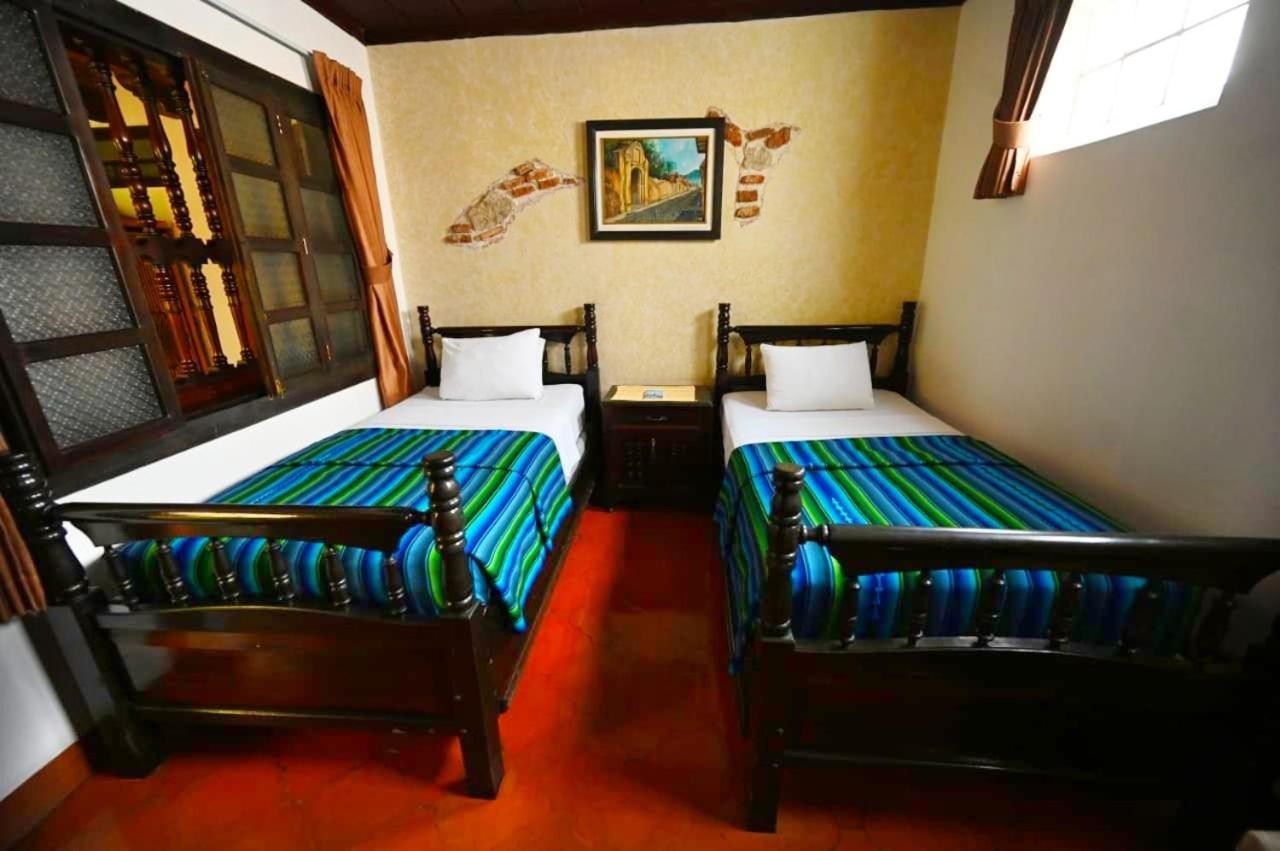 La Quinta Santa Lucia Hotel Antigua Bagian luar foto