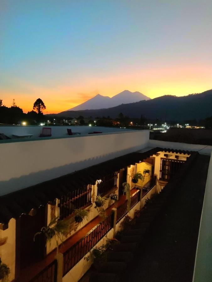 La Quinta Santa Lucia Hotel Antigua Bagian luar foto